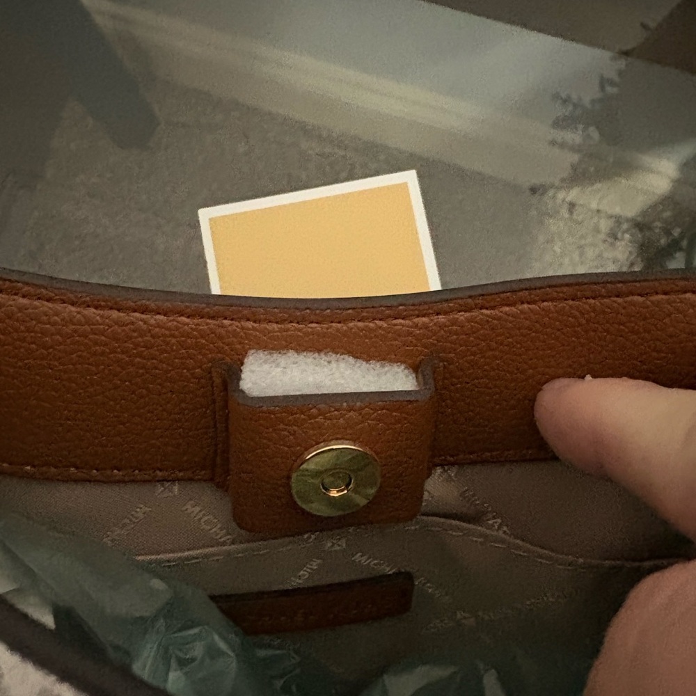 Michael Kors Briley Messenger Bag - NWT - Picture 5 of 5